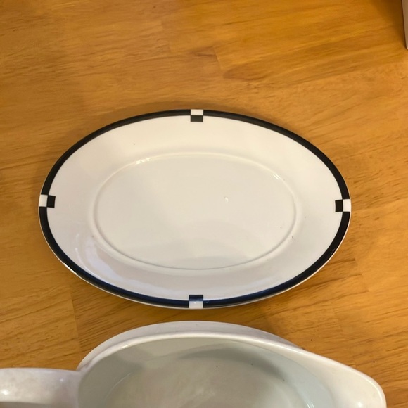 Mikasa Midnight Gravy Boat and Plate Set - Picture 2 of 3